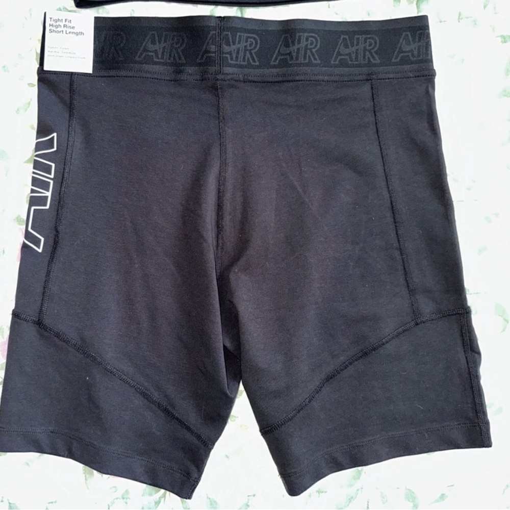 Brand New With Tags Womens Nike Air Bike Shorts Size Large - Picture 2 of 4